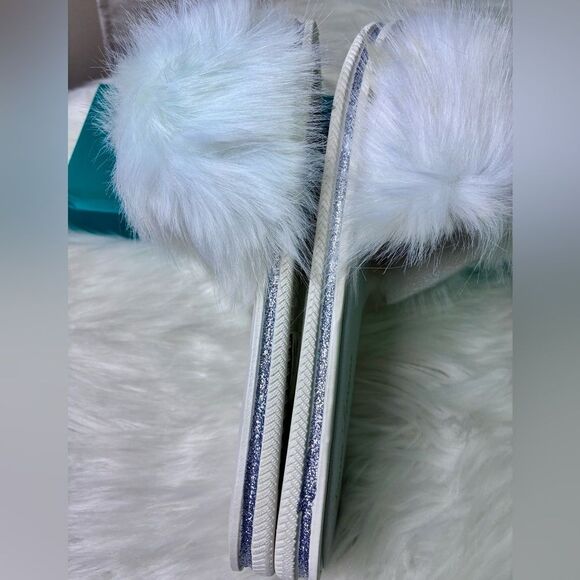 NIB Lauren Lorraine Fluffy White Sparkled Sandals - Picture 4 of 11